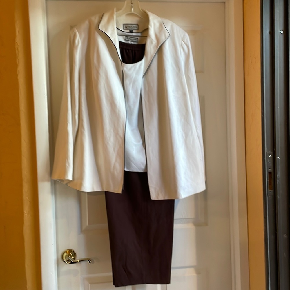 Lovely Linen Blend Travis Ayers 3-Piece Suit 18W